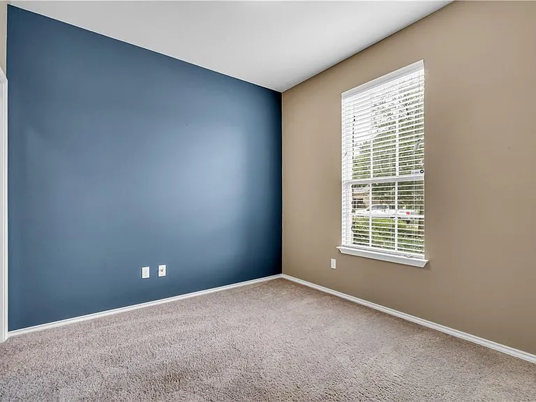 504 Hoot Owl Ln S — Photo 11