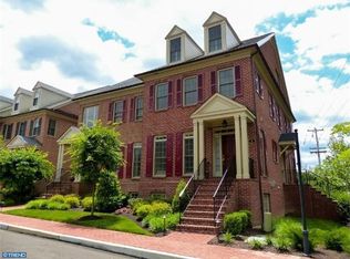 2 Dunham Ln, Newtown, PA 18940