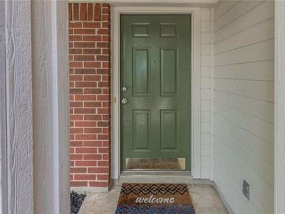 3rd image of 604 Clearcreek Dr