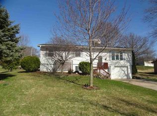 115 Lake Shore Dr, Williamsburg, IA 52361