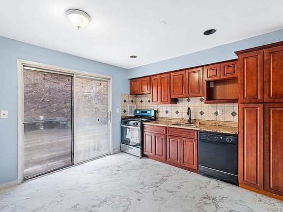 5th image of 141 Dederer Street