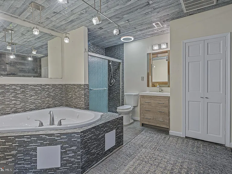 312 N Hammonds Ferry Rd — Photo 32