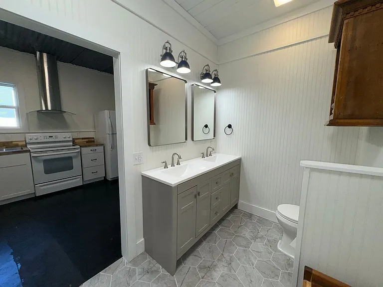 2924 Jefferson St — Photo 8