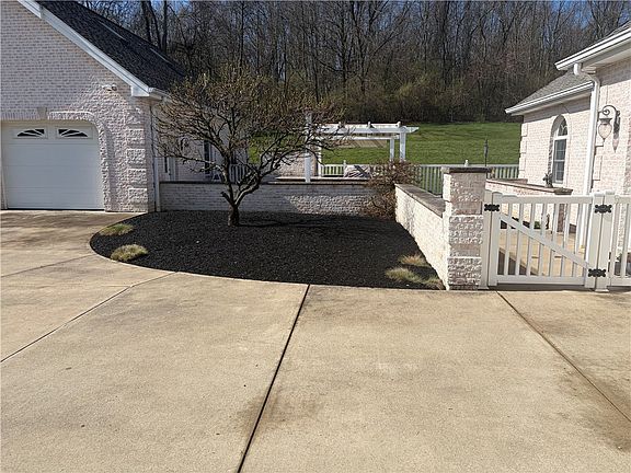 4th image of 104 Angerer Rd