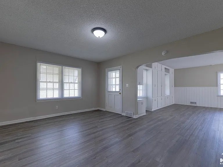 654 N Glendale St — Photo 4