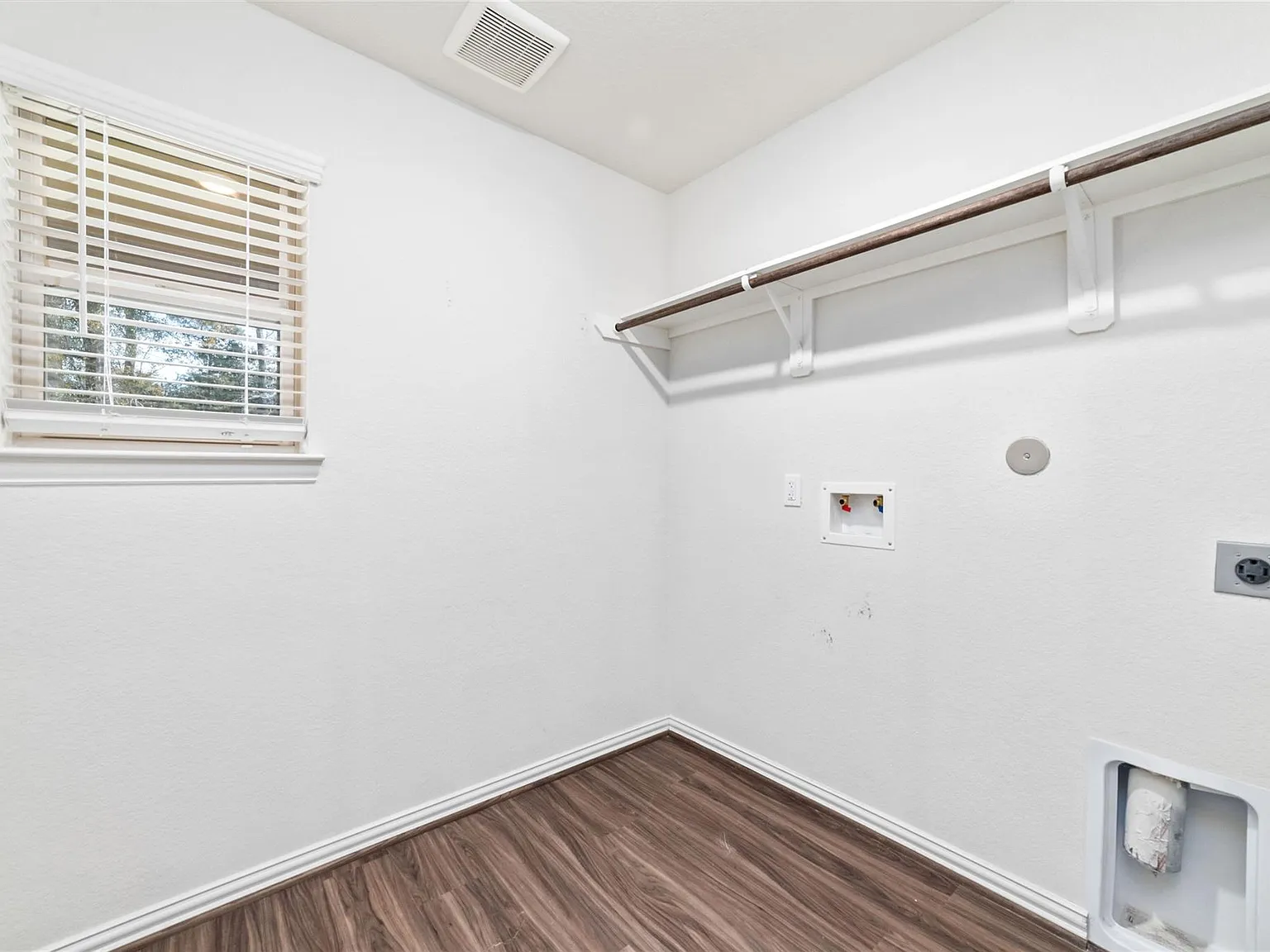 3 bed, 2.0 bath, 1796 sqft, $2,750 — Photo 4