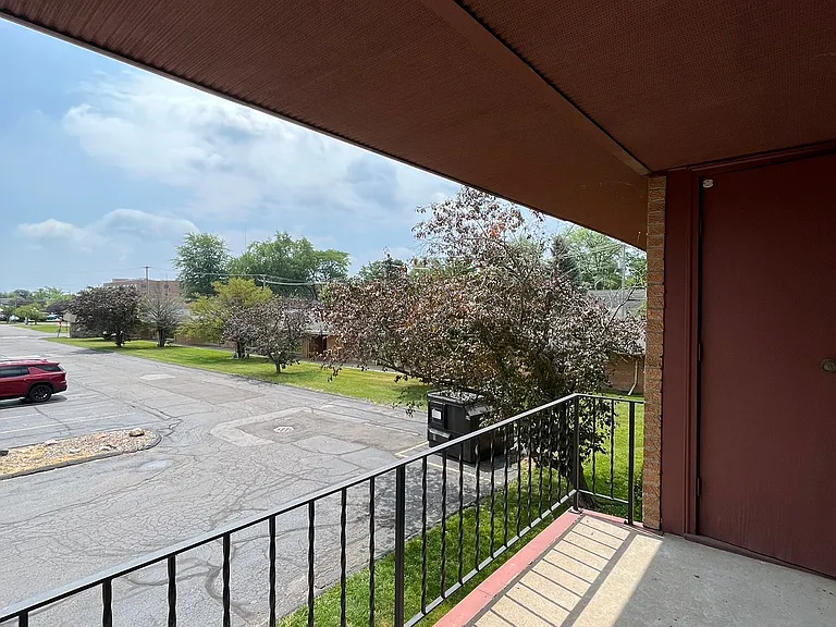 741 N Macomb St — Photo 1