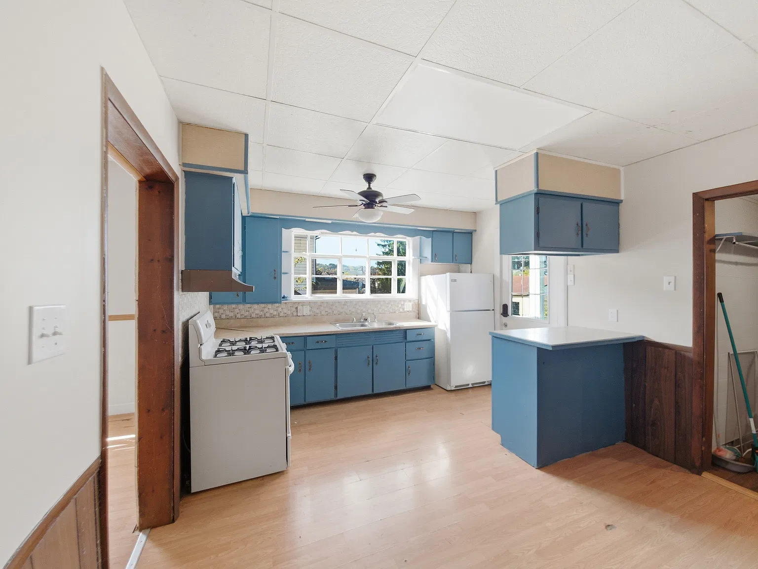3 bed, $795 — Photo 2
