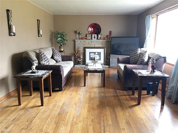 3rd image of 262 Richards Dr