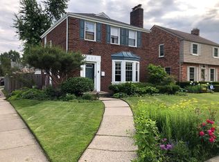 1857 Allard Ave, Grosse Pointe Woods, MI 48236