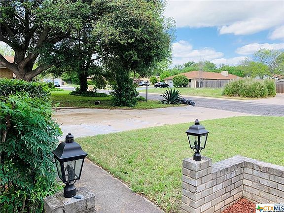 3rd image of 206 Red Oak Dr