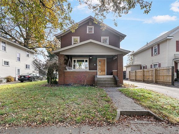 3rd image of 204 E 14th St