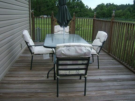 3rd image of 302 Gaston Ct