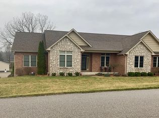2532 Woodland Farms Dr, Columbus, IN 47201