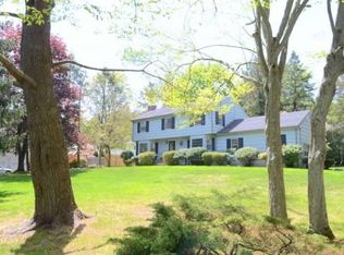 18 Coachlamp Ln, Stamford, CT 06830