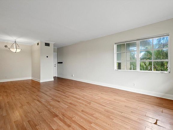 5th image of 2426 SE 17th Street #302a