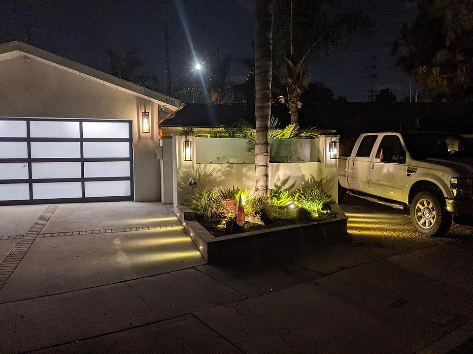 The lighting on this house is second to none, the curb appeal is next level!
