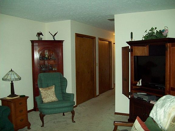 3rd image of 938 Avalon Dr