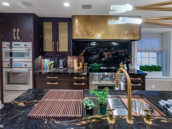 20 West 12th Street image 9 of 30