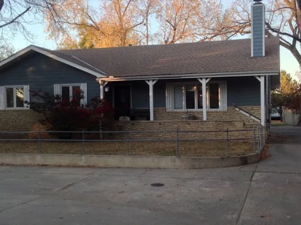 100 Dexter St, Clay Center, KS 67432