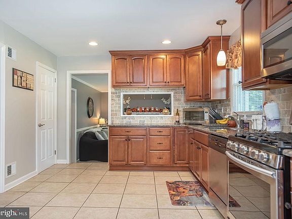 4th image of 109 Balmore Ln