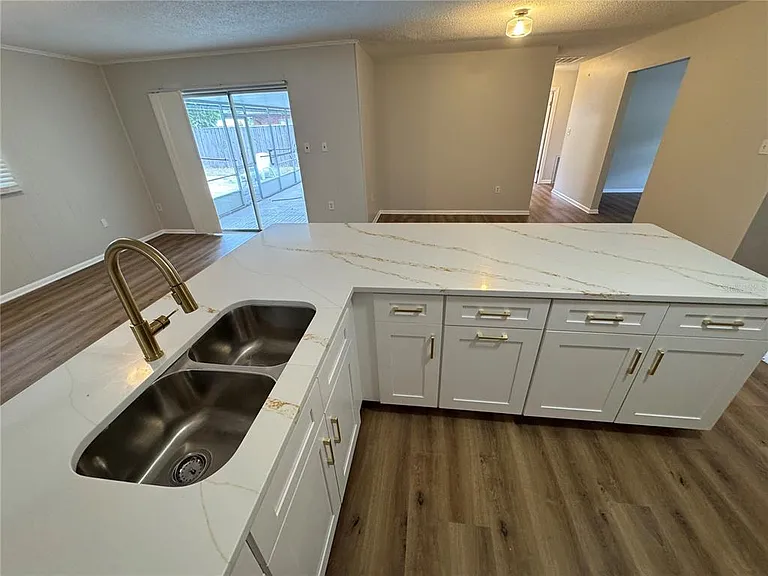 1602 Leslie Dr — Photo 7