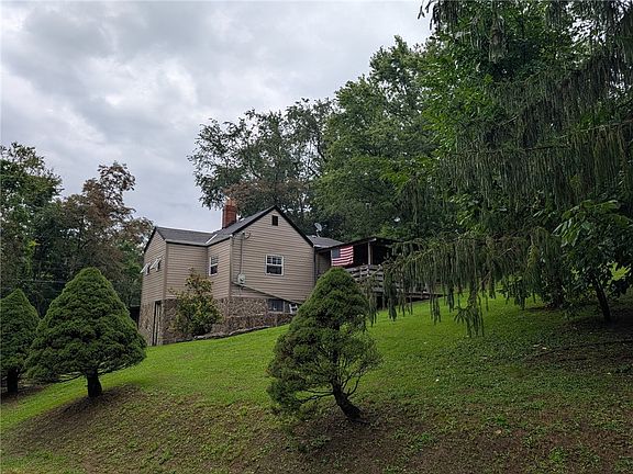 3rd image of 237 Fox Stop Rd