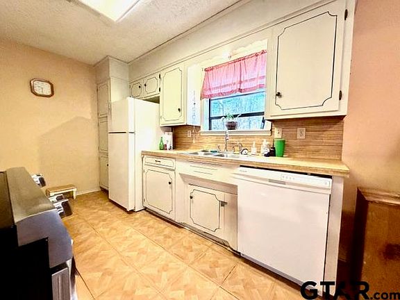 4th image of 23319 Peninsula Point