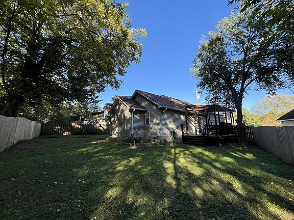 3rd image of 5813 Avalon Ct