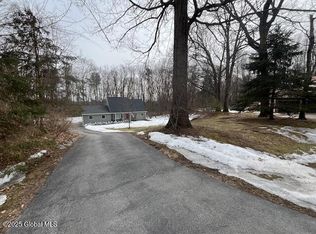 24 Northwood Dr, Malta, NY 12020