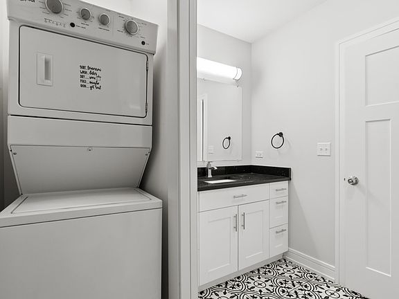 4th image of 1321 S Lawndale Ave #2