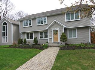 2 Locksley Rd, Lynnfield, MA 01940