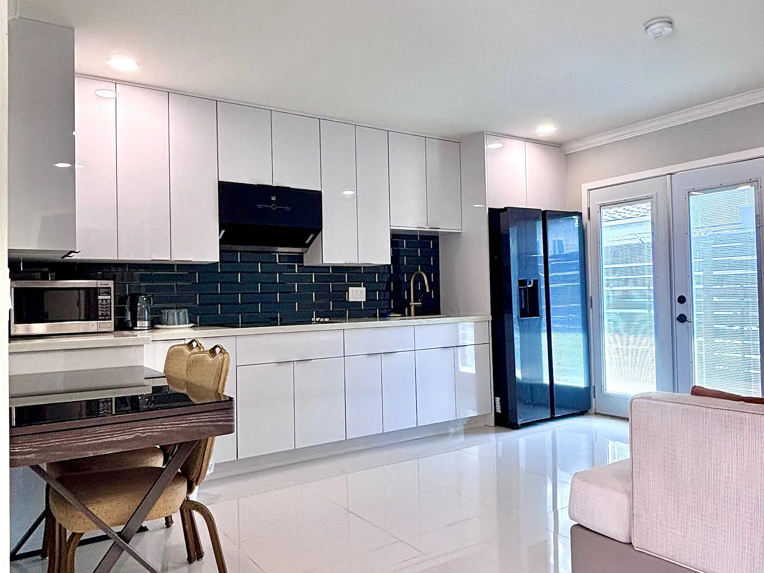2 bed, 900 sqft, $2,500 — Photo 2