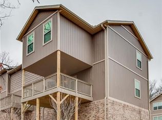 250 S Rolling Woods Way, Fayetteville, AR 72704