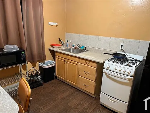 1 bed, 350 sqft, $2,400 — Photo 4