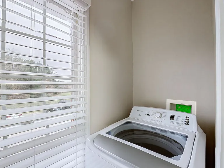 101 Manor Ave — Photo 18