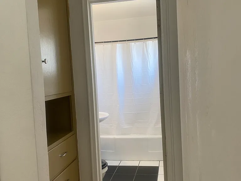 1213 Girard Blvd SE #A — Photo 11