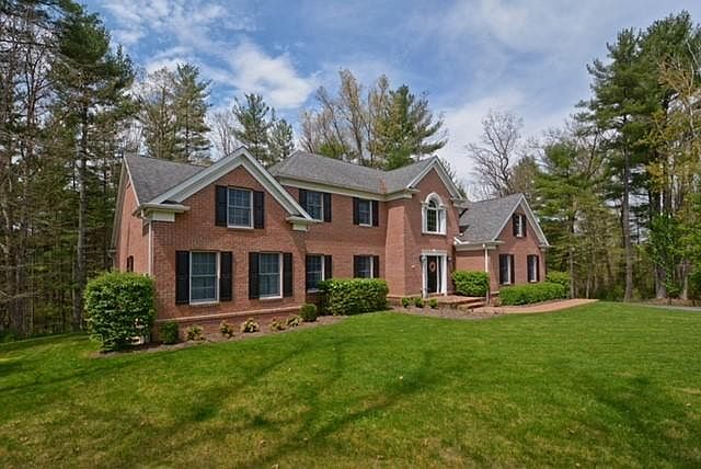 1st image of 552 Old White Dr