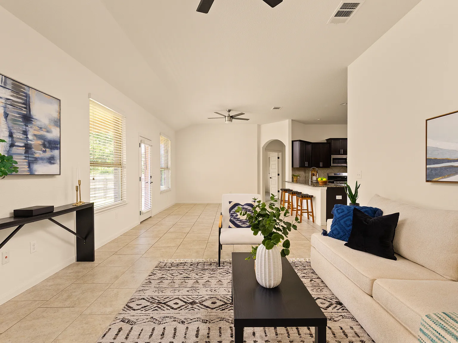 4 bed, 2400 sqft, $2,875 — Photo 2