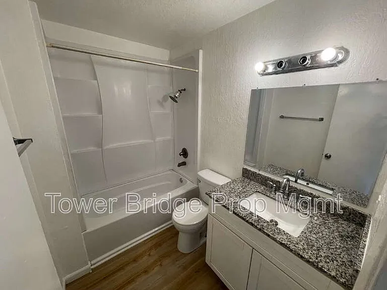 1724 Wright St #2 — Photo 6
