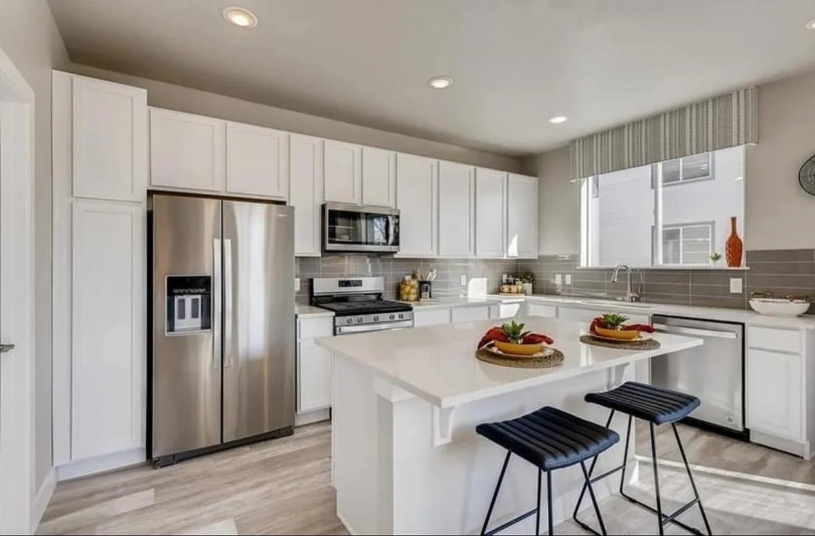 3 bed, 1752 sqft, $3,475 — Photo 3