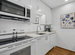 35 Nathan Ln N APT 303, Plymouth, MN 55441