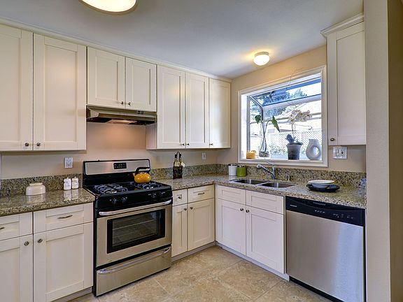 838 N. Evergreen St.
