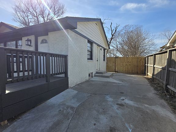 2nd image of 3057 S Glenn Ave