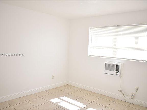 3rd image of 16851 NE 21st Ave APT 15