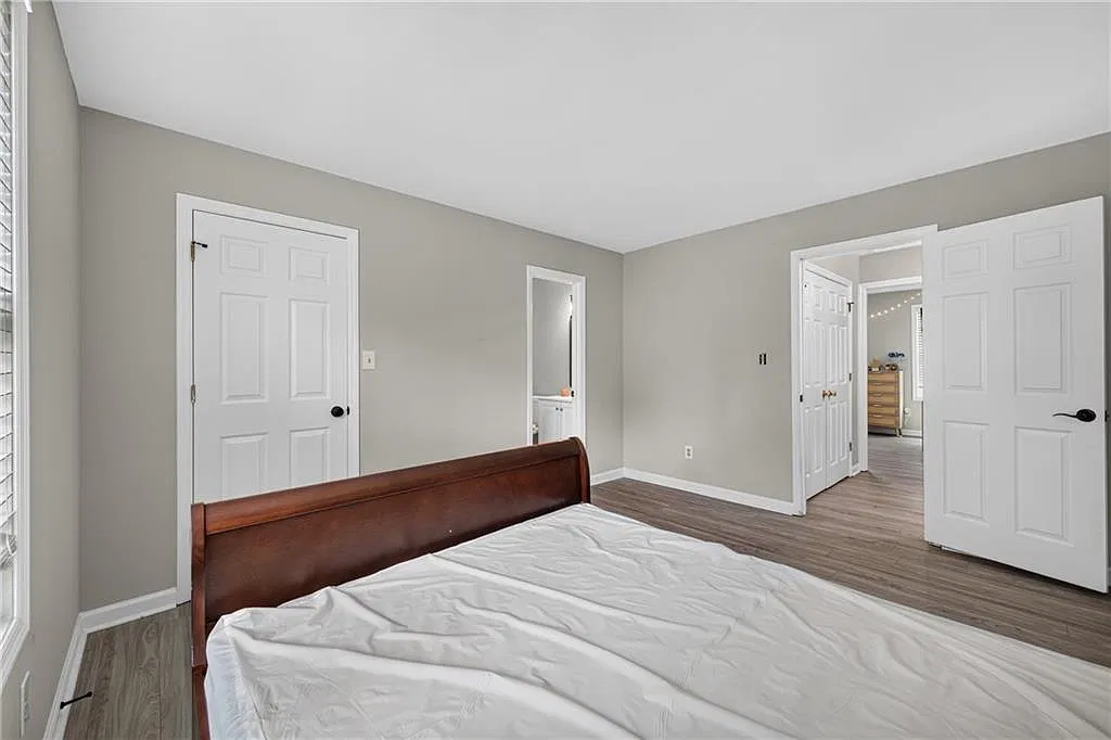 1 bed, 1.5 bath, 1164 sqft, $1,000 — Photo 2