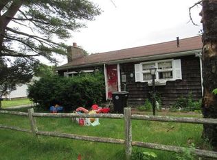 35 Winsor St, Dartmouth, MA 02747