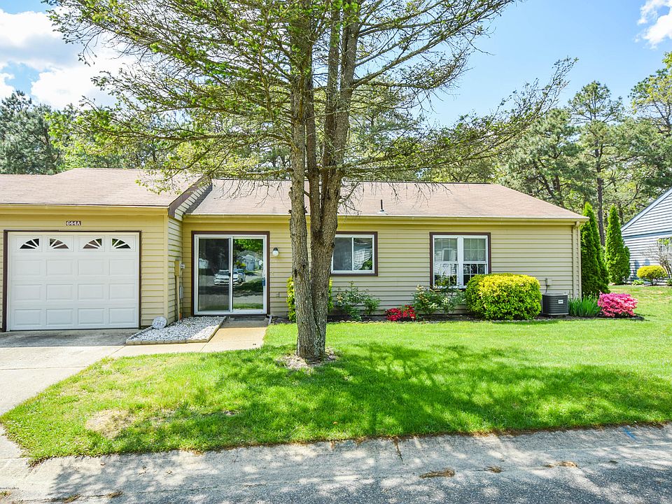 1st image of 644A Sherwood Ct