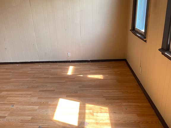 3rd image of 311 Maxwell Ave