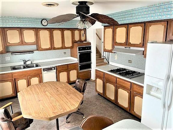 5th image of 703 E 168th Pl
